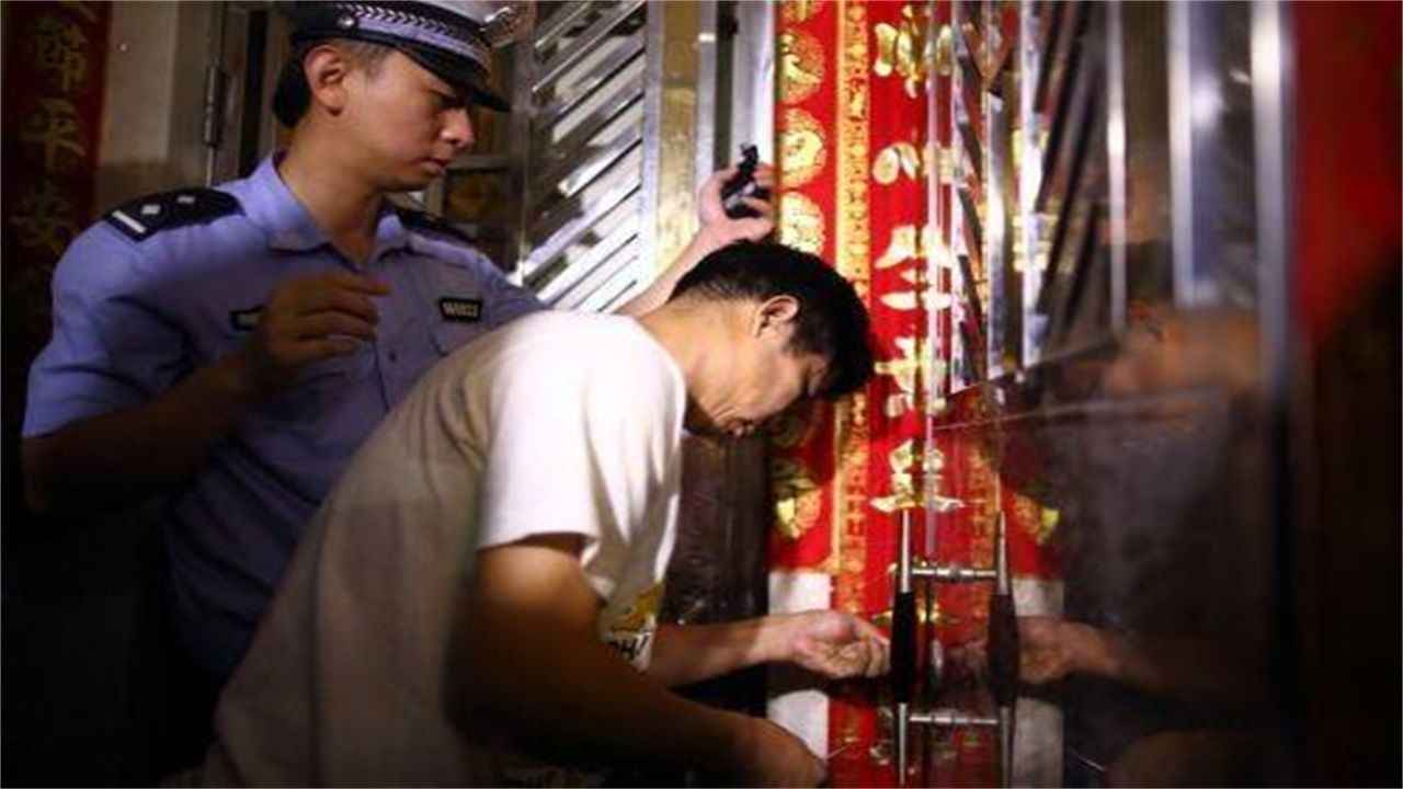 安顺请开锁师傅开了锁后，师傅